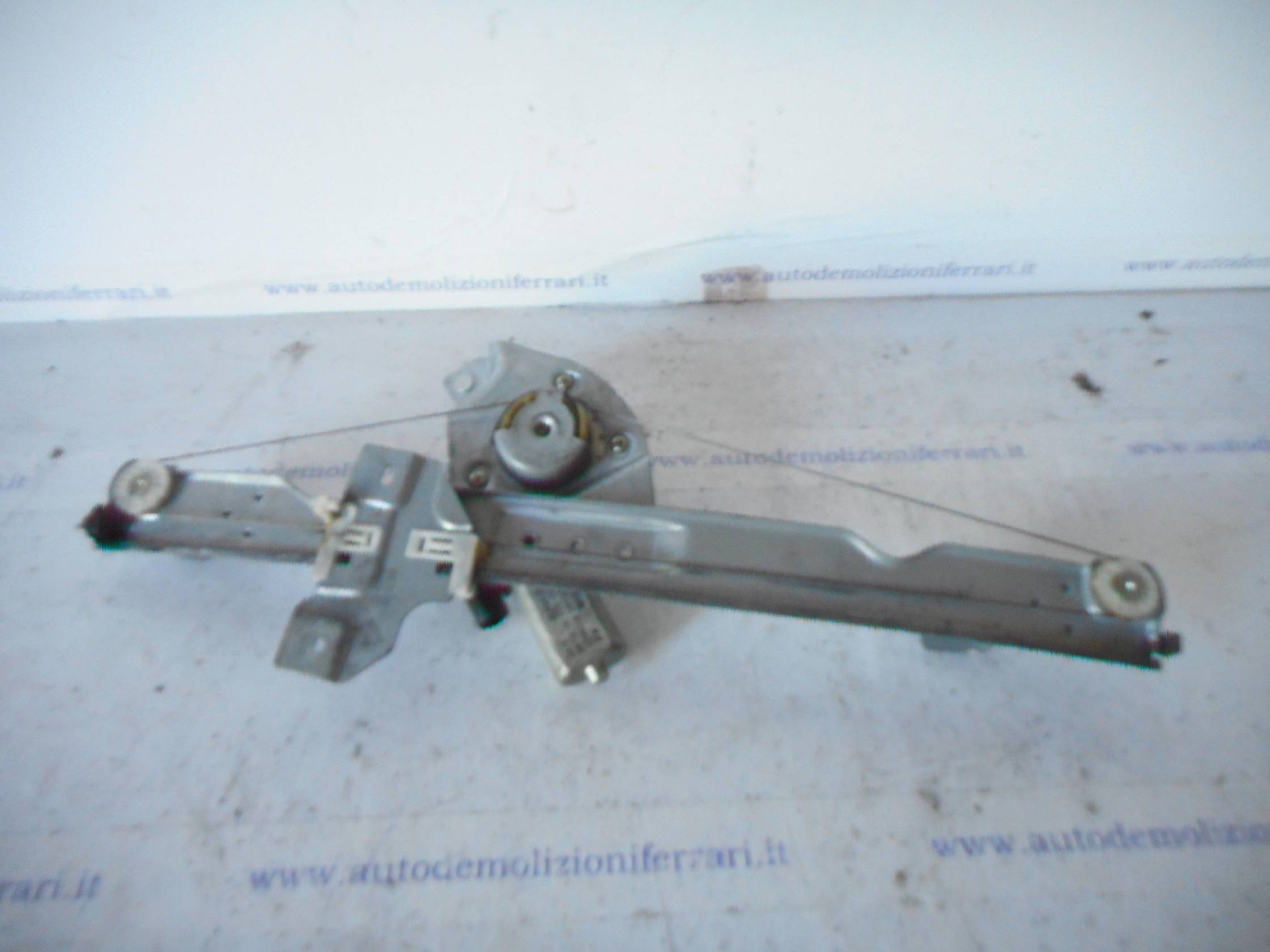 Alzacristallo elettr. porta ant. con motorino sx.